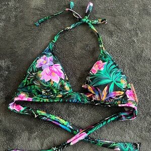 Floral Triangle Bikini NWT Small top Medium Bottoms